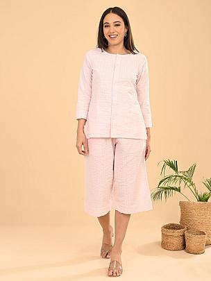 Women Pink Textured Co-Ord Set with 3/4 Pants
